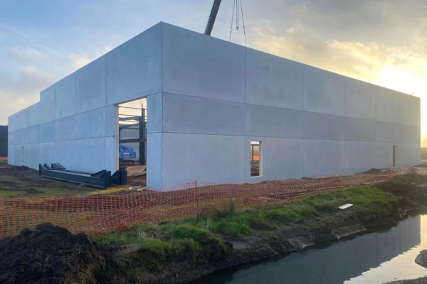 leus-kris-industriegebouw1087A1BB19-01CB-4F2A-F35F-922B04C7F61E.jpg
